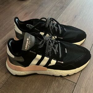 Adidas Women’s Nite Jogger Reptile Pack. Black Pink. Womens size 9.5